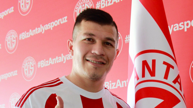 Antalyaspor, Samudio ile sözleşme imzaladı.