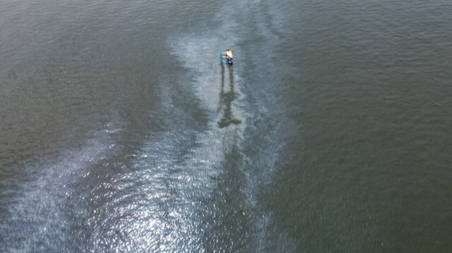 Une nappe de pétrole dans la baie de Manille, à environ deux kilomètres de la côte de la municipalité de Malolos, dans la province de Bulacan, le 29 juillet 2024.