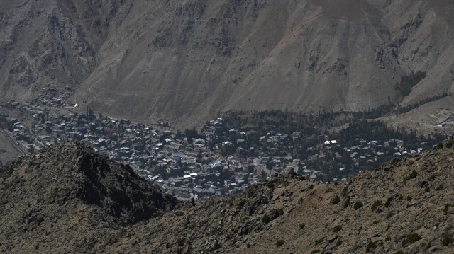 Une vue générale de Kargil prise depuis le sommet de Randhawa le 28 juillet 2024.