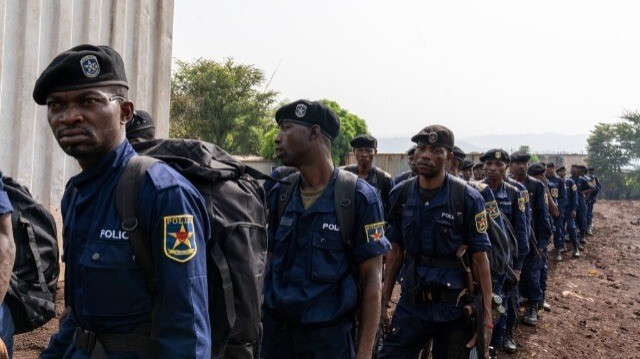 Des policiers congolais se déploient sur la base de la Mission de l'Organisation des Nations Unies pour la stabilisation du Congo (MONUSCO) à Kamanyola, dans l'est de la République démocratique du Congo, le 28 février 2024.