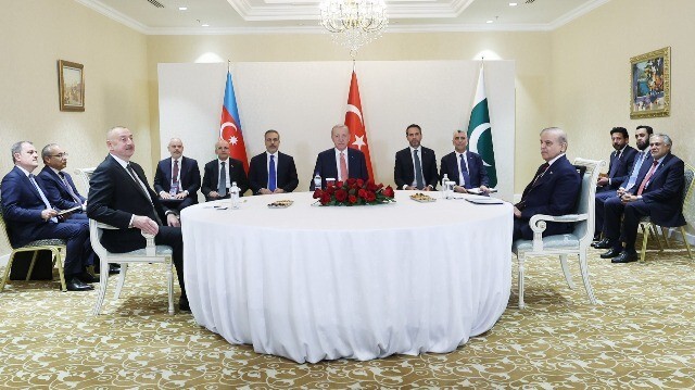 Cumhurbaşkanı  Erdoğan, Azerbaycan Cumhurbaşkanı İlham Aliyev ve Pakistan Başbakanı Şahbaz Şerif ile bir araya geldi.
