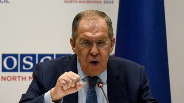 Le ministre des Affaires étrangères de la Fédération de Russie, Sergueï Lavrov lors d'une conférence de presse de l'Organisation pour la sécurité et la coopération (OSCE) à Skopje, en Macédoine du Nord, le 1er décembre 2023.