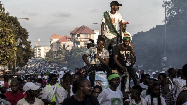 Les principaux partis d'opposition et organisations de la société civile en Guinée rejettent le projet de Constitution présenté par les militaires au pouvoir, l'accusant de vouloir se présenter aux élections malgré leurs engagements.