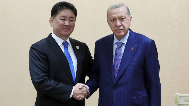 Президент Реджеп Тайип Эрдоган и президент Монголии Ухнаагийн Хурэлсух. | Фото: Управление коммуникации Турецкой Республики. 
