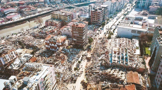 Asrın felaketinin ardından depremzedelere verilmeye başlanan kira desteği hak sahipleri için devam edecek ancak deprem öncesinde kiracı olanlara haziran ayı sonu itibarıyla destek verilmeyecek. Bugüne kadar 357 bin 592 haneye, 26 milyar 80 milyon 949 bin 500 TL kira ödemesi yapıldı.