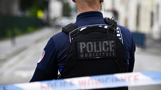 Un policier près d'une scène de crime, à Aubervilliers près de Paris, le 19 juin 2024.