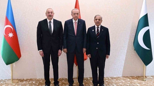 Azerbaycan Cumhurbaşkanı İlham Aliyev - Cumhurbaşkanı Recep Tayyip Erdoğan - Pakistan Başbakanı Şahbaz Şerif