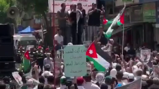 Manifestation à Amman pour dénoncer l'appropriation de terres palestiniennes par Israël.