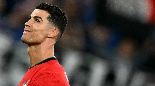 L'attaquant portugais #07 Cristiano Ronaldo réagit après le match de quart de finale de l'UEFA Euro 2024 entre le Portugal et la France au Volksparkstadion à Hambourg le 5 juillet 2024.