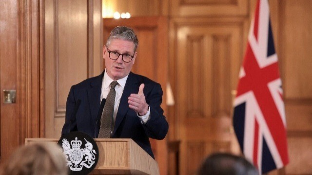 Le Premier ministre britannique Keir Starmer tient une conférence de presse à l'issue de la première réunion de son cabinet à Downing Street, à Londres, le 6 juillet 2024. 