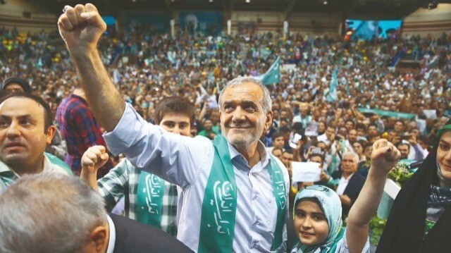 Pezeşkiyan 9. cumhurbaşkanı oldu.
