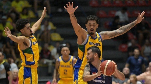 Marcio Santos et Alexey Borges de l'équipe de basketball du Brésil, à São Paulo, le 23 février 2024.