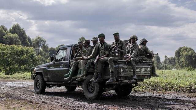 Les soldats du M23 quittent le camp de Rumangabo après la réunion entre les responsables de l'EACRF et les rebelles du M23 lors de la cérémonie de passation de pouvoir au camp de Rumangabo dans l'est de la République démocratique du Congo, le 6 janvier 2023. 