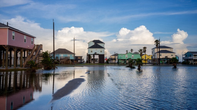Les maisons inondées après le passage de l'ouragan Beryl le 8 juillet 2024 à Surfside Beach, Texas.