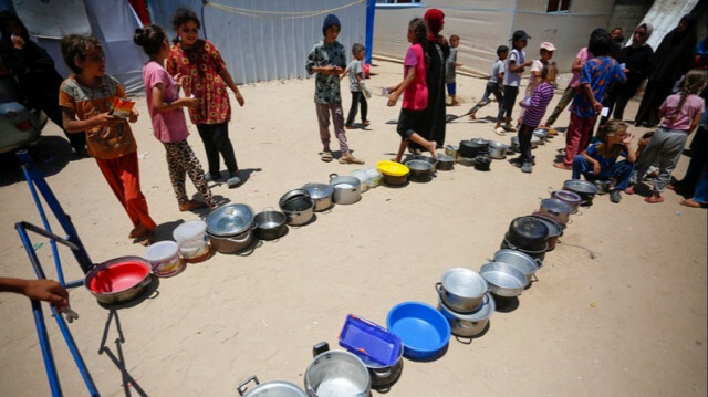 Programme alimentaire mondial (PAM) a distribué de l'aide alimentaire aux Palestiniens déplacés dans la ville de Deir Al-Balah, au centre de la bande de Gaza.