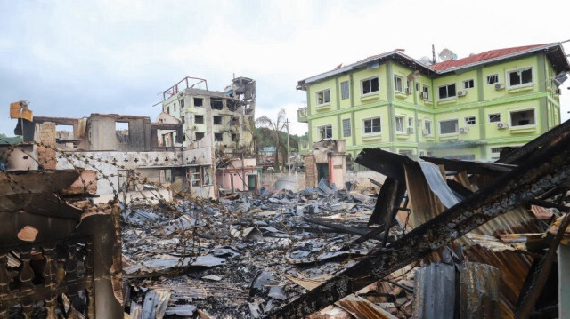 Une maison détruite à la suite des combats entre l'armée du Myanmar et le groupe armé ethnique Ta'ang National Liberation Army (TNLA) à Kyaukme, dans le nord de l'État Shan du Myanmar, le 1er juillet 2024.