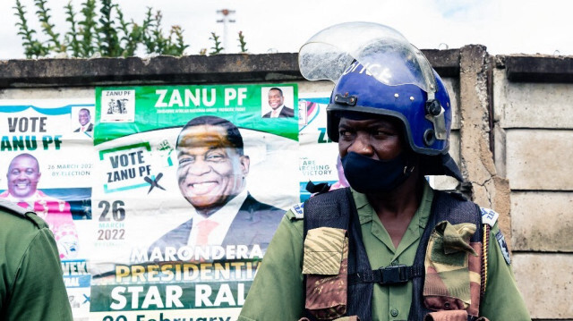 Quatre militants pro-démocratie ont été inculpés au Zimbabwe pour trouble à l'ordre public après avoir manifesté en soutien à Jameson Timba, leader de l'opposition incarcéré.