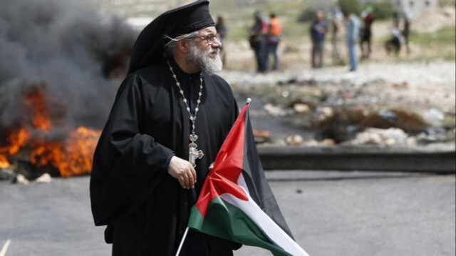 L'archimandrite Abdullah Yulio, curé de l'église catholique grecque melkite de Ramallah, en Palestine occupée.