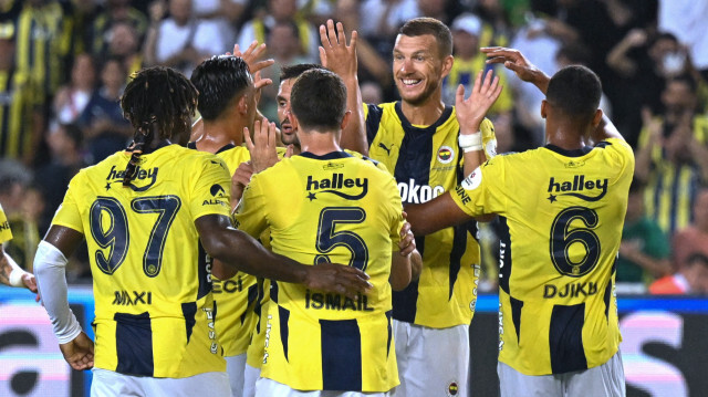 Fenerbahçeli futbolcuların gol sevinci.