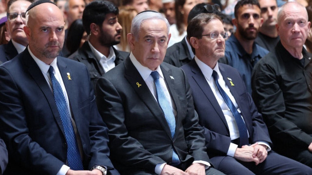 Le président de la Knesset Amir Ohana (G), le Premier ministre israélien Benyamin Netanyahu, le président israélien Isaac Herzog et le ministre de la Défense d'Israël Yoav Gallant, à Jérusalem, le 16 juillet 2024.