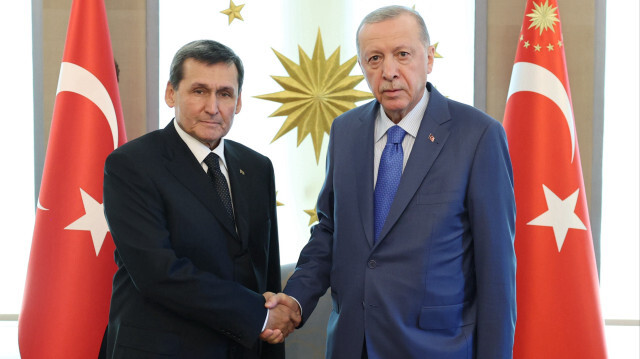 Le ministre des Affaires étrangères du Turkménistan Rashid Meredov et le président turc Recep Tayyip Erdogan.