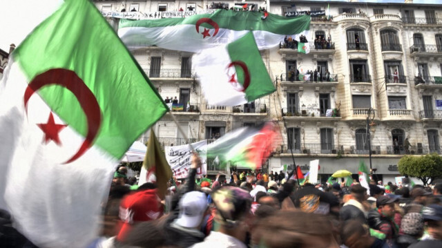 Les trois candidats à la présidentielle algérienne, dont le président sortant Abdelmadjid Tebboune, ont débuté leur campagne ce jeudi, marquant le coup d'envoi des trois semaines de débats et de rencontres avec les électeurs.