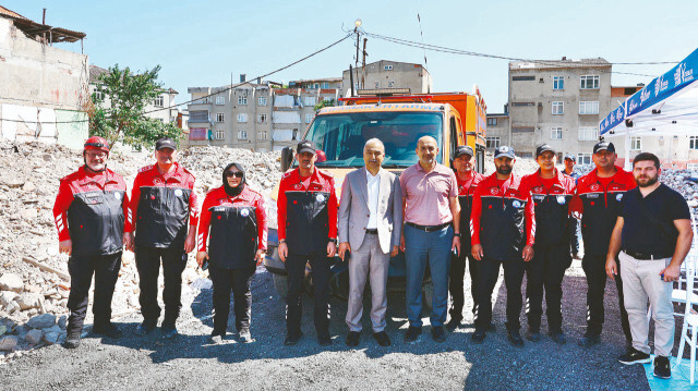 Esenler Belediyesi, Depremin 25. yılında belediye Oruçreis Mahallesi'ndeki 2 bin 11 bağımsız birimden oluşan kentsel dönüşüm proje alanındaki son konutların da yıkımını yaptı.