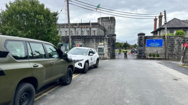 L'entrée de la caserne de Renmore, en Irlande, après l'attaque au couteau ayant blessé un aumônier militaire.