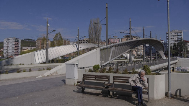 Le principal pont sur la rivière Ibar, à Mitrovica, au Kosovo,  le 23 avril 2023. 
