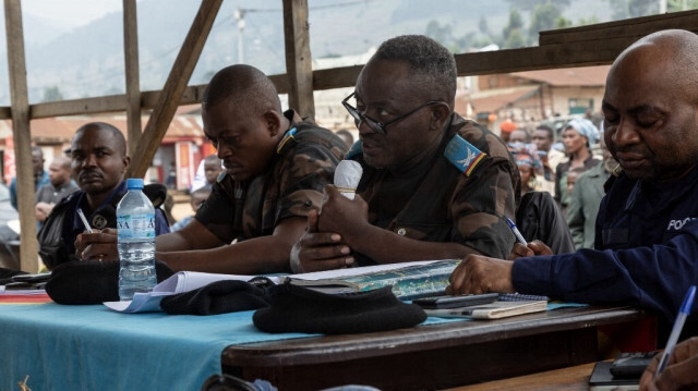 Des officiers de l'armée assistent au procès de soldats de l'armée de la République démocratique du Congo à Lubero, le 6 juillet 2024. 