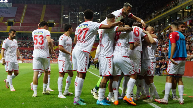 Sivasspor 10 kişiyle kazandı.