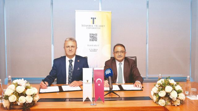 İstanbul Ticaret Üniversitesi Rektörü Prof. Dr. Abdulhamit Avşar,KGK Başkanı Hasan Özçelik.