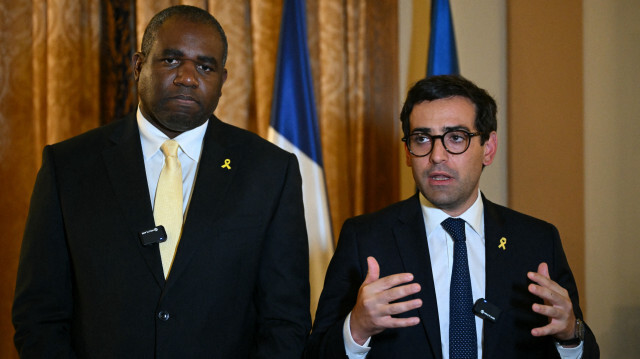 Le ministre français des Affaires étrangères, Stéphane Sejourne, s'exprime en compagnie de son homologue britannique David Lammy lors d'une conférence de presse à Jérusalem, le 15 août 2024.