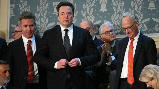 Le PDG de Tesla, Elon Musk (2e à gauche), arrive pour assister au discours du Premier ministre israélien Benjamin Netanyahu lors d'une réunion conjointe du Congrès au Capitole des États-Unis, le 24 juillet 2024, à Washington, DC.