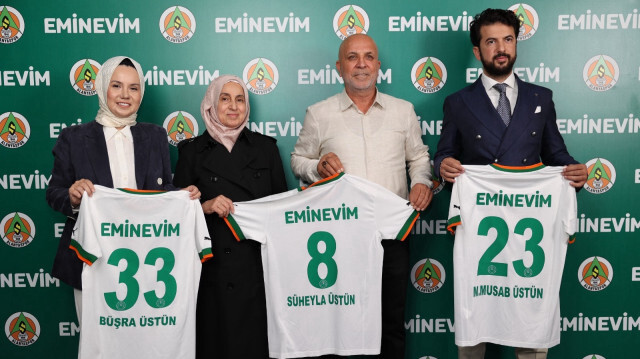 Eminevim Alanyaspor'un forma sırt sponsoru oldu.