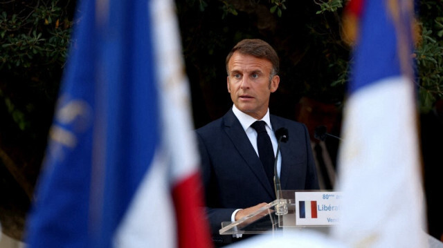 Le président français Emmanuel Macron à Bormes-les-Mimosas, un village du sud-est de la France, le 17 août 2024.  