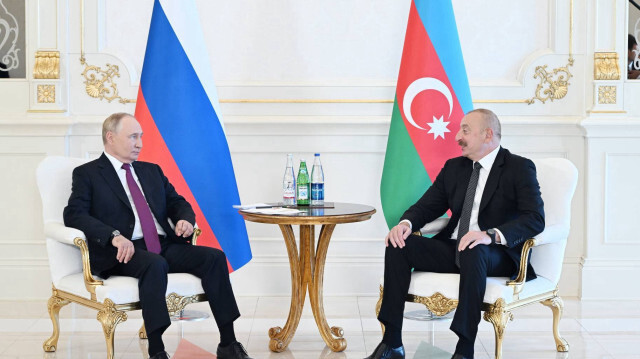 Le président russe Vladimir Poutine et son homologue azerbaïdjanais Ilham Aliyev, à Bakou, le 19 août 2024.