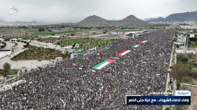 Prière funéraire et rassemblement en hommage à Ismaïl Haniyeh sur la grande place de Sanaa, au Yémen, le 2 août 2024.