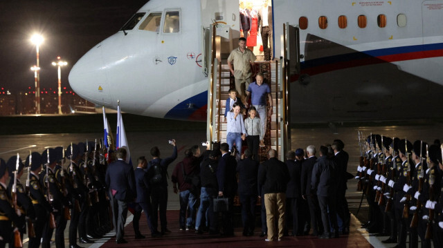 Le président de la fédérationde Russie, Vladimir Poutine a accueilli à l'aéroport les citoyens russes rentrés à Moscou grâce à l'opération d'échange organisée par l'Organisation nationale de renseignement (MIT) à Ankara.