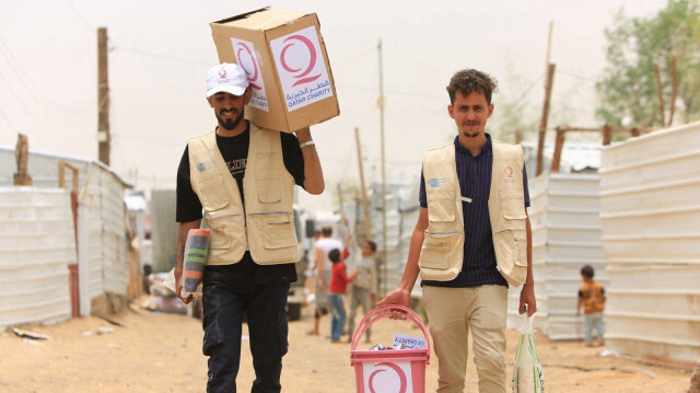 Des travailleurs humanitaires de Qatar Charity à Ma'rib, au Yémen.