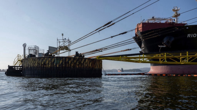 Vue d'un terminal de transfert de pétrole dans la baie de Guanabara à Rio de Janeiro, au Brésil, le 1er août 2024.