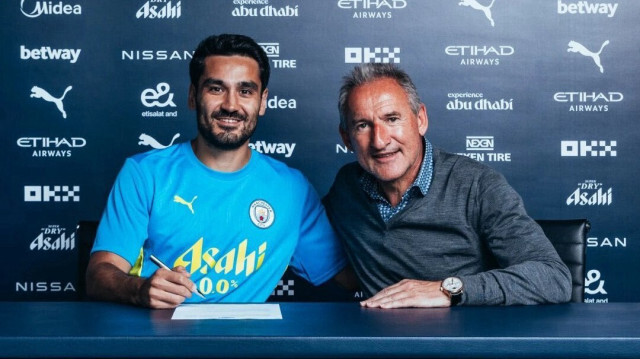 Ilkay Gündogan retourne à Manchester City en provenance de Barcelone dans le cadre d'un transfert gratuit.