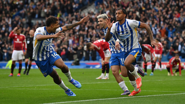 Brighton'lı oyuncuların gol sevinci.