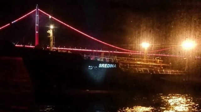 Gemi arızası nedeniyle İstanbul Boğazı'nda gemi trafiği durduruldu.