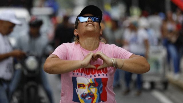 Un partisan du président Nicolas Maduro participe à une marche pour défendre la loi contre le fascisme, le néofascisme et les expressions similaires à Caracas, le 23 août 2024.