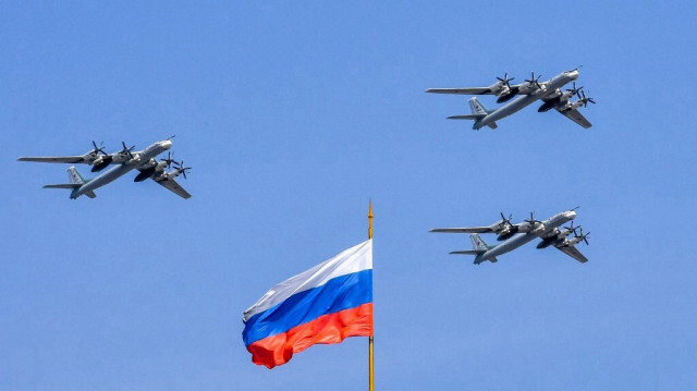 Des bombardiers stratégiques russes Tupolev Tu-95, semblabes à ceux ayant bombardé Kharkiv en Ukraine, à Moscou le 4 mai 2018.