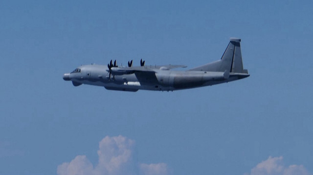 Un avion de renseignement Y9 de l'armée chinoise ayant "violé" l'espace aérien japonais photographié par le ministère japonais de la Défense, le 26 août 2024 