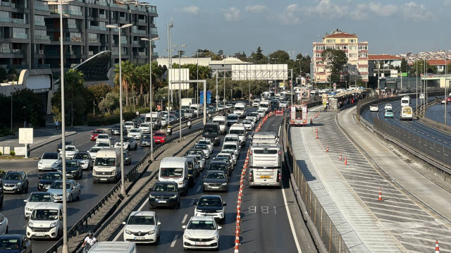 Çalışma nedeniyle bölgede trafik yoğunluğu oluştu.