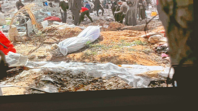 Beşir Jaradan, fotoğraflarda gözüken iri yarı babasının yassı bedeniyle karşılaştığında, tanıyamadığını söylüyor.