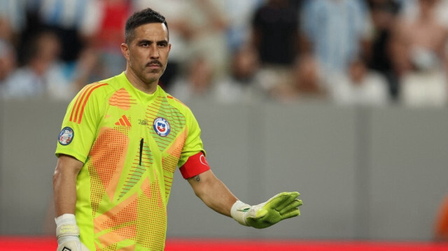 Claudio Bravo, gardien de l'équipe nationale chilienne, réagit lors du match de la CONMEBOL Copa America 2024 entre le Chili et l'Argentine, au MetLife Stadium, le 25 juin 2024, à East Rutherford, New Jersey.